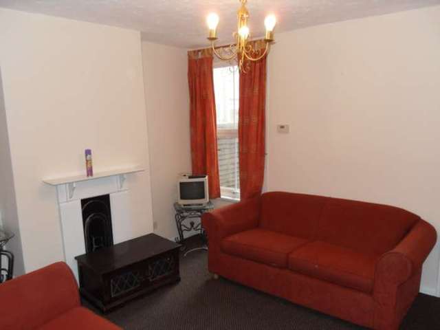  Image of 3 bedroom Terraced house to rent in Mount Pleasant Reading RG1 at Mount Pleasant  Reading, RG1 2TF