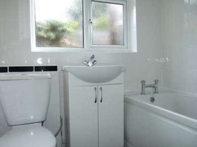  Image of 2 bedroom Terraced house to rent in Mount Pleasant Reading RG1 at Reading Berkshire Reading, RG1 2TF