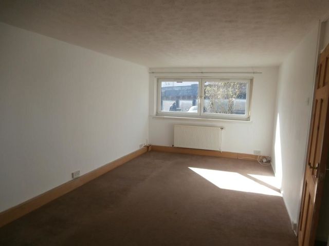  Image of 2 bedroom Flat to rent in Mowbray East Kilbride Glasgow G74 at East Kilbride South Lanarkshire South Lanarkshire, G74 3NW