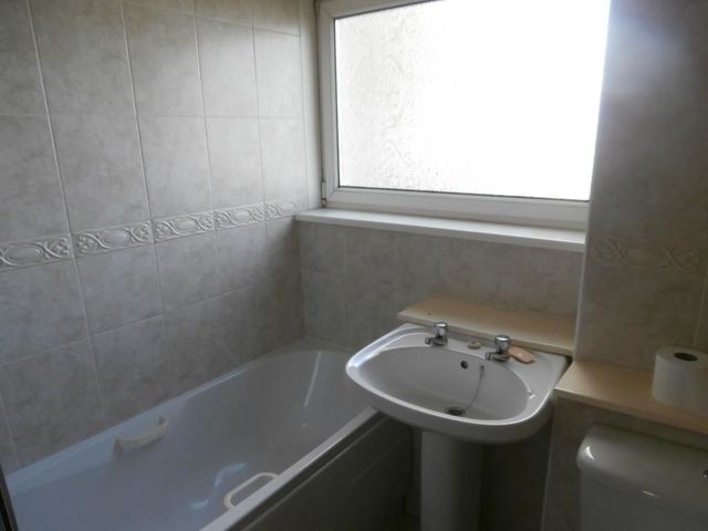  Image of 2 bedroom Flat to rent in Mowbray East Kilbride Glasgow G74 at East Kilbride South Lanarkshire South Lanarkshire, G74 3NW