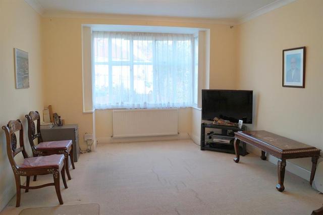  Image of 5 bedroom Semi-Detached house for sale in Munster Avenue Hounslow TW4 at Hounslow  Hounslow, TW4 5BG