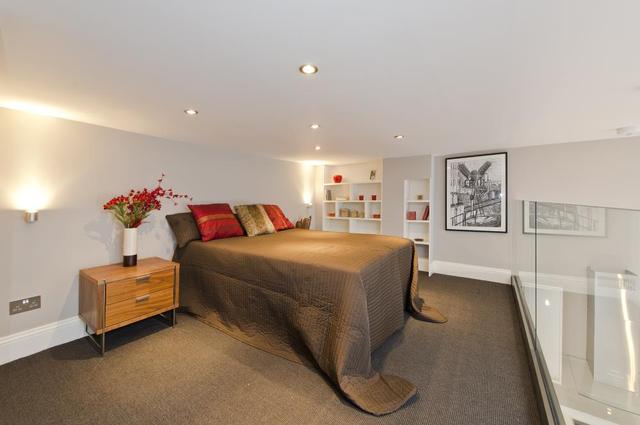  Image of 1 bedroom Ground Flat for sale in Nevern Square London SW5 at Nevern Square  London, SW5 9PD