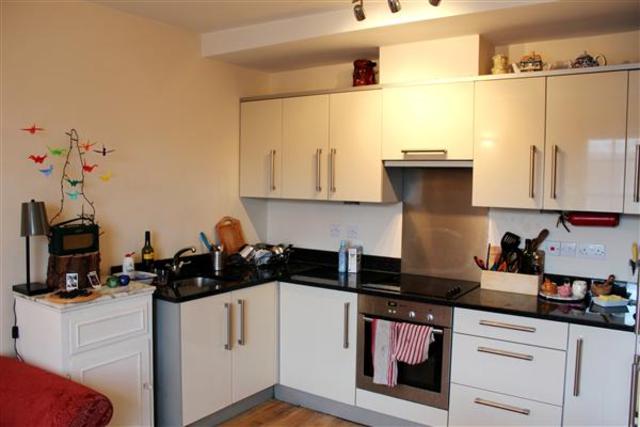  Image of 2 bedroom Apartment to rent in New Cross Road London SE14 at New Cross, SE14 6TY