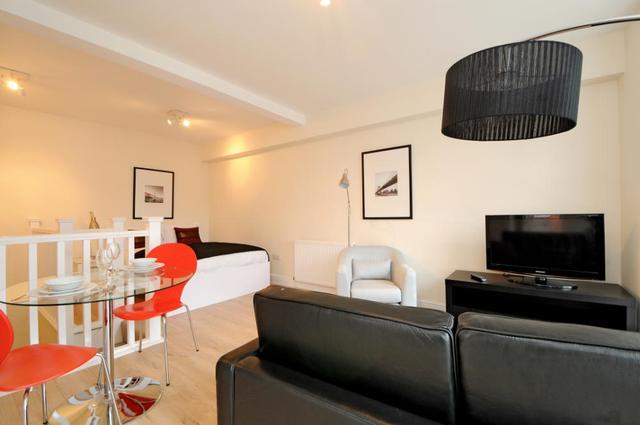  Image of Studio flat to rent in New Kings Road London SW6 at New Kings Road  London, SW6 4RJ