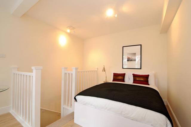 Image of Studio flat to rent in New Kings Road London SW6 at New Kings Road  London, SW6 4RJ