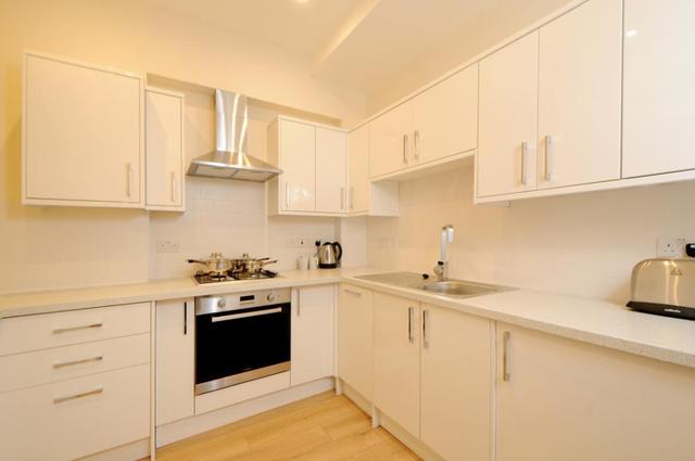  Image of Studio flat to rent in New Kings Road London SW6 at New Kings Road  London, SW6 4RJ