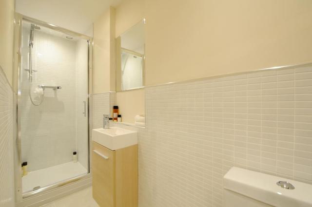  Image of Studio flat to rent in New Kings Road London SW6 at New Kings Road  London, SW6 4RJ