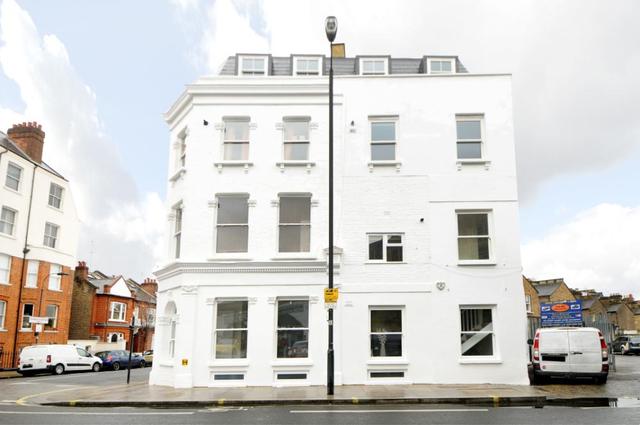  Image of Studio flat to rent in New Kings Road London SW6 at New Kings Road  London, SW6 4RJ