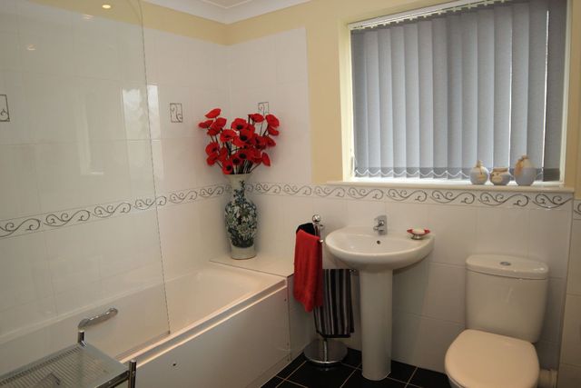  Image of 2 bedroom Bungalow for sale in Blackfield Road Blackfield Southampton SO45 at New Road  Blackfield, Southampton, SO45 1WD