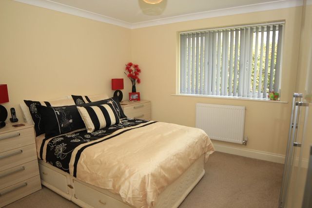  Image of 2 bedroom Bungalow for sale in Blackfield Road Blackfield Southampton SO45 at New Road  Blackfield, Southampton, SO45 1WD