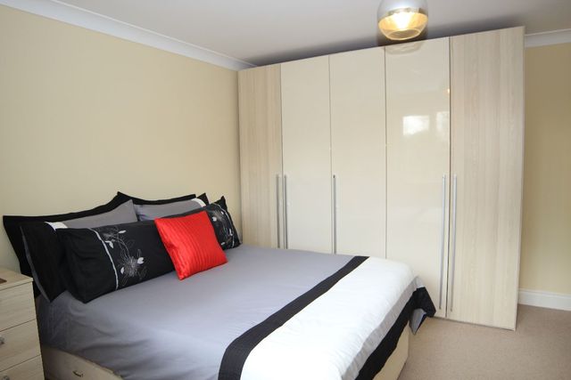  Image of 2 bedroom Bungalow for sale in Blackfield Road Blackfield Southampton SO45 at New Road  Blackfield, Southampton, SO45 1WD