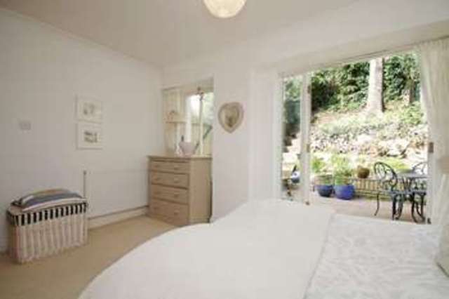  Image of 2 bedroom Flat to rent in New Road Brixham TQ5 at New Road  Brixham, TQ5 8NL