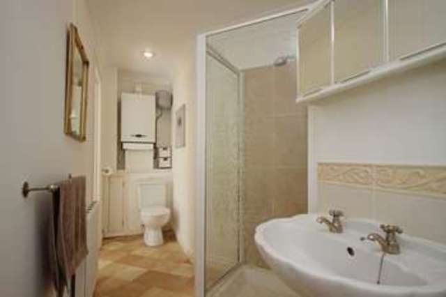  Image of 2 bedroom Flat to rent in New Road Brixham TQ5 at New Road  Brixham, TQ5 8NL