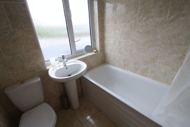  Image of 1 bedroom Flat for sale in New Road High Wycombe HP12 at New Road  High Wycombe, HP12 4RQ
