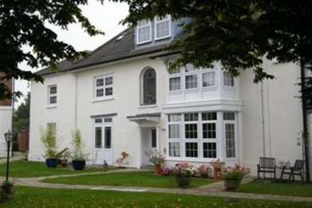 Image of 2 bedroom Flat to rent in Newbury Gillingham SP8 at Gillingham, SP8 4HG