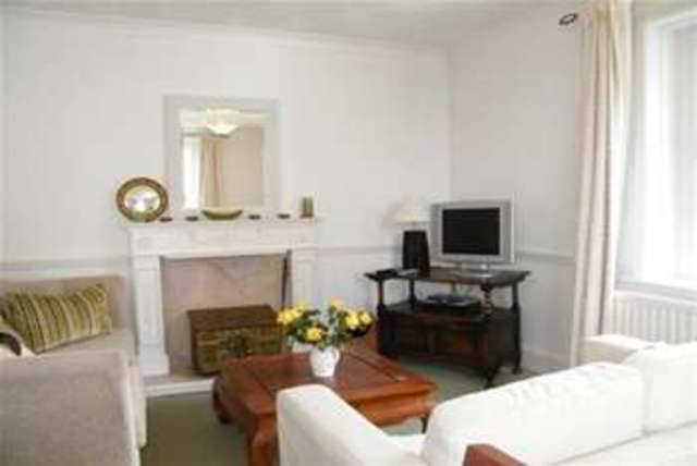  Image of 2 bedroom Flat to rent in Newbury Gillingham SP8 at Gillingham, SP8 4HG