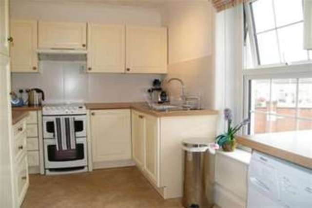  Image of 2 bedroom Flat to rent in Newbury Gillingham SP8 at Gillingham, SP8 4HG
