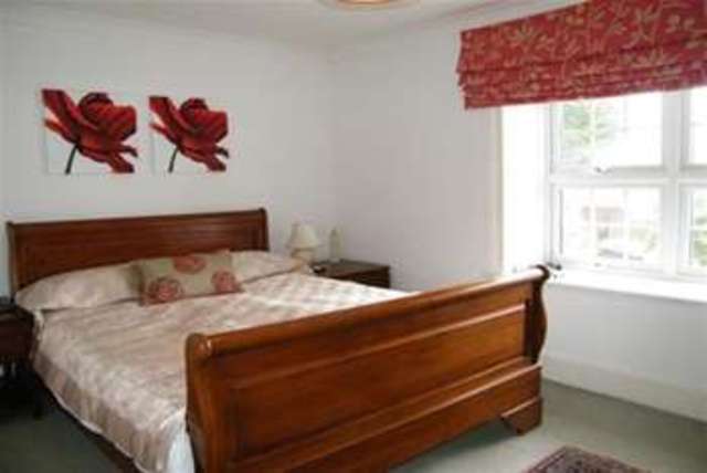  Image of 2 bedroom Flat to rent in Newbury Gillingham SP8 at Gillingham, SP8 4HG
