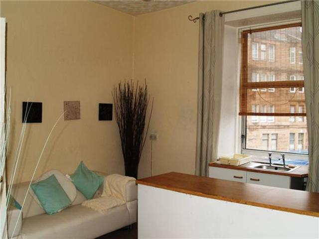 Image of 1 bedroom Flat to rent in Niddrie Road Glasgow G42 at Queens Park Glasgow Glasgow, G42 8PT