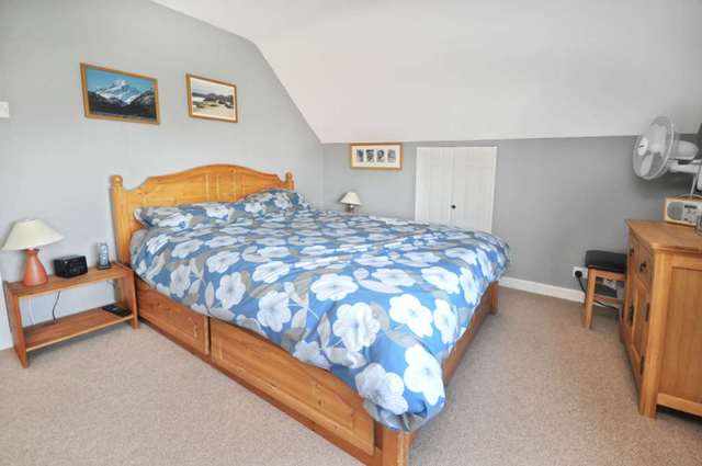  Image of 3 bedroom Semi-Detached house for sale in Dunsomer Hill North Moreton Didcot OX11 at Dunsomer Hill North Moreton Didcot, OX11 9AP