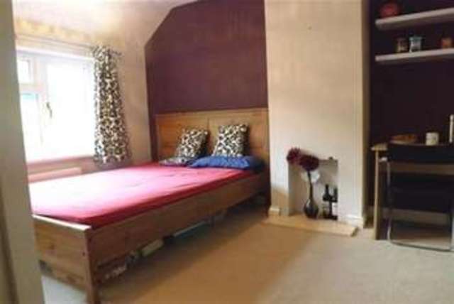  Image of 3 bedroom Semi-Detached house to rent in Fairway Northfield Birmingham B31 at Birmingham, B31 5BA