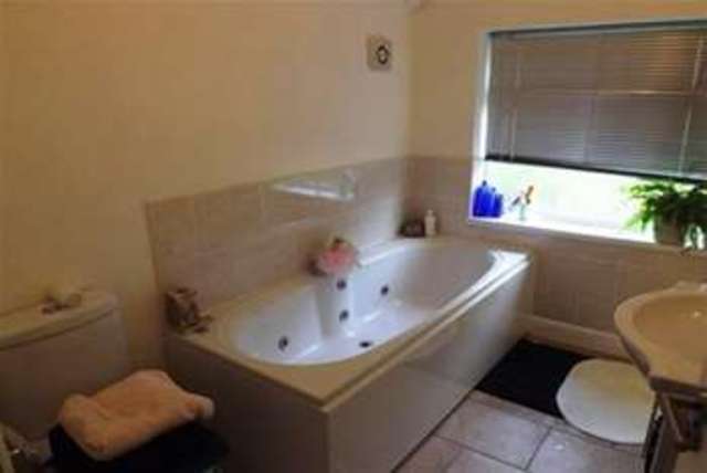  Image of 3 bedroom Semi-Detached house to rent in Fairway Northfield Birmingham B31 at Birmingham, B31 5BA
