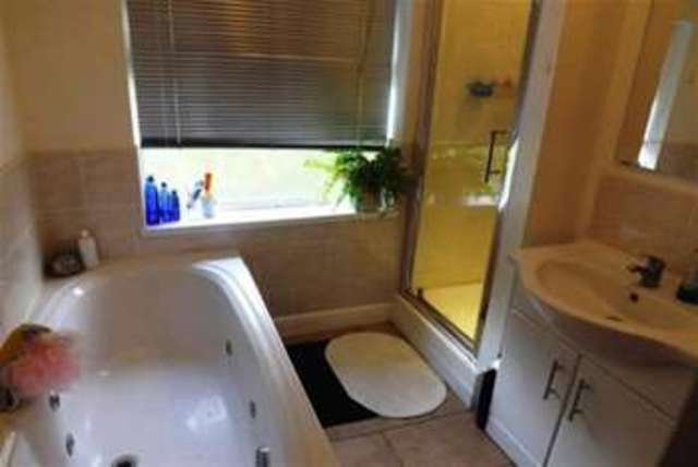  Image of 3 bedroom Semi-Detached house to rent in Fairway Northfield Birmingham B31 at Birmingham, B31 5BA
