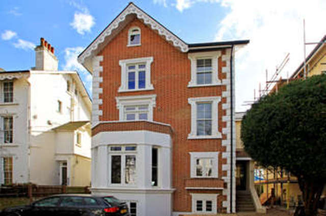  Image of 2 bedroom Flat for sale in Oak Hill Road Surbiton KT6 at Surbiton Surrey, KT6 6EH