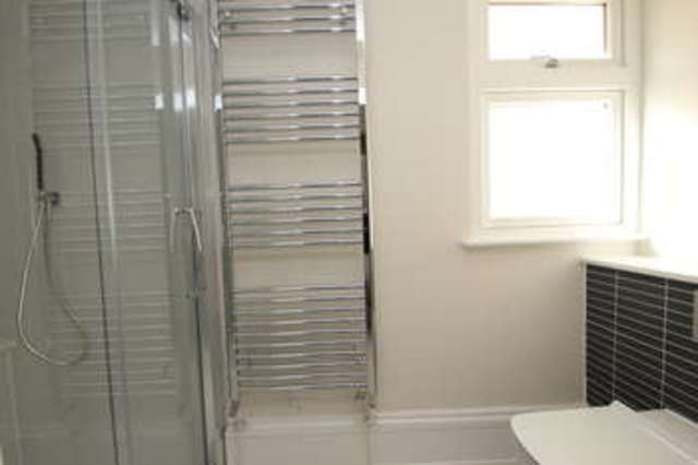  Image of 2 bedroom Flat for sale in Oak Hill Road Surbiton KT6 at Surbiton Surrey, KT6 6EH
