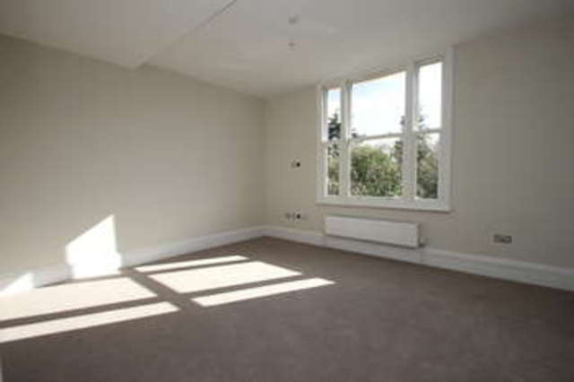  Image of 2 bedroom Flat for sale in Oak Hill Road Surbiton KT6 at Surbiton Surrey, KT6 6EH