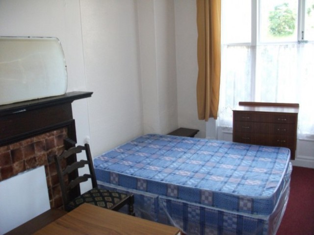  Image of Apartment to rent in Oak Road Potternewton Leeds LS7 at Oak Road Potternewton Leeds, LS7 3JU