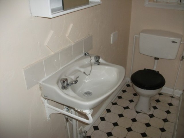  Image of Apartment to rent in Oak Road Potternewton Leeds LS7 at Oak Road Potternewton Leeds, LS7 3JU