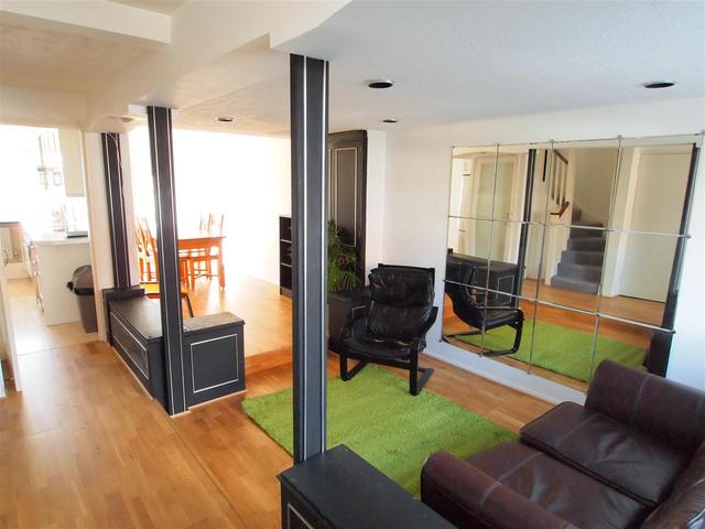  Image of 4 bedroom Property to rent in Oakview Gardens London N2 at East Finchley, N2 0NJ