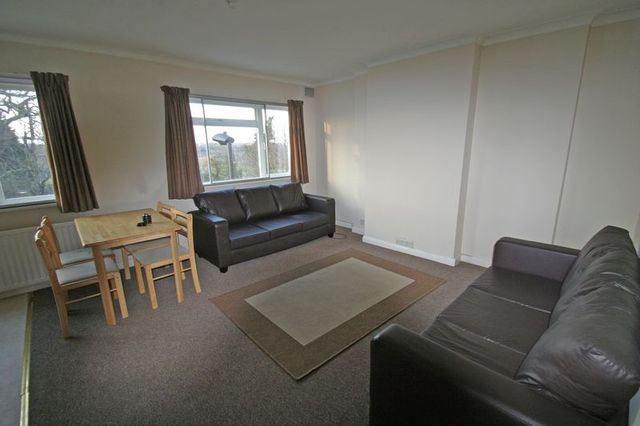  Image of 4 bedroom Houses to rent in Bramley Road London N14 at Oakwood Array Oakwood, N14 4XB