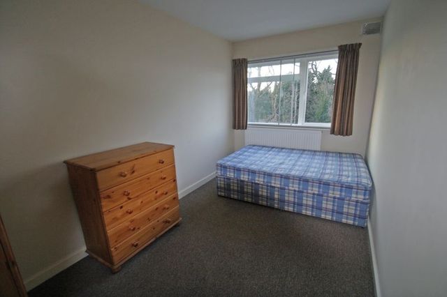  Image of 4 bedroom Houses to rent in Bramley Road London N14 at Oakwood Array Oakwood, N14 4XB