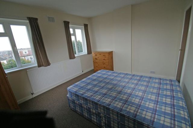  Image of 4 bedroom Houses to rent in Bramley Road London N14 at Oakwood Array Oakwood, N14 4XB