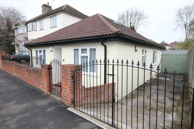  Image of 4 bedroom Bungalow for sale in Old Road Crayford Dartford DA1 at Old Road Crayford Dartford, DA1 4DW