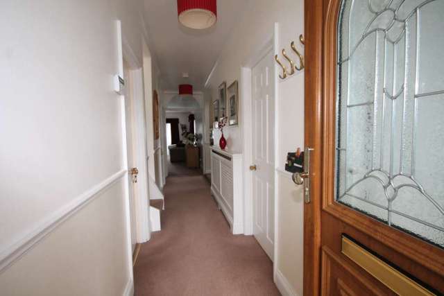  Image of 4 bedroom Bungalow for sale in Old Road Crayford Dartford DA1 at Old Road Crayford Dartford, DA1 4DW