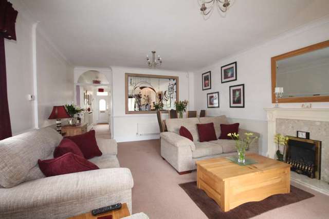  Image of 4 bedroom Bungalow for sale in Old Road Crayford Dartford DA1 at Old Road Crayford Dartford, DA1 4DW
