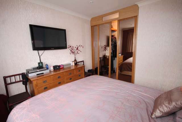  Image of 4 bedroom Bungalow for sale in Old Road Crayford Dartford DA1 at Old Road Crayford Dartford, DA1 4DW