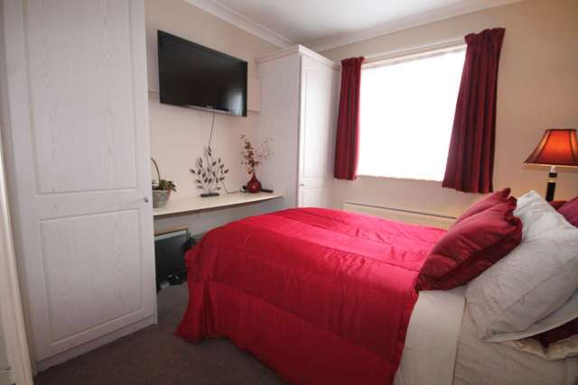  Image of 4 bedroom Bungalow for sale in Old Road Crayford Dartford DA1 at Old Road Crayford Dartford, DA1 4DW