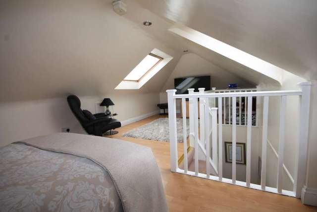  Image of 4 bedroom Bungalow for sale in Old Road Crayford Dartford DA1 at Old Road Crayford Dartford, DA1 4DW