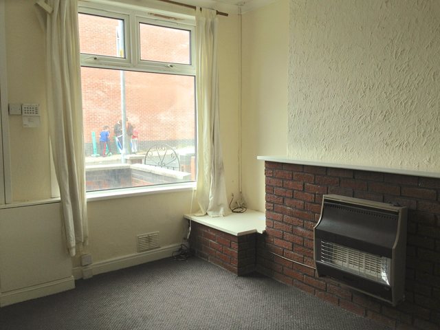  Image of 2 bedroom Detached house to rent in Oxford Grove Bolton BL1 at Bolton  Bolton, BL1 3BH