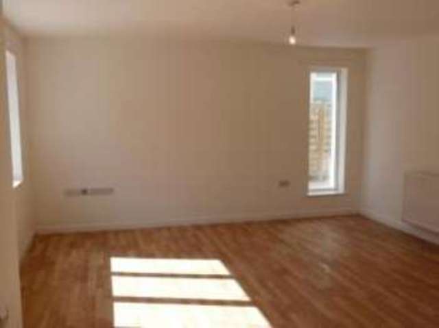  Image of 2 bedroom Flat for sale in Old Torquay Road Paignton TQ3 at Paignton  Torbay, TQ3 2QX