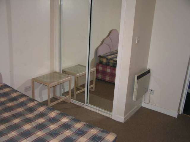  Image of 2 bedroom Flat to rent in Paisley Road West Govan Glasgow G51 at Paisley Road West Kinning Park Glasgow, G51 1LF