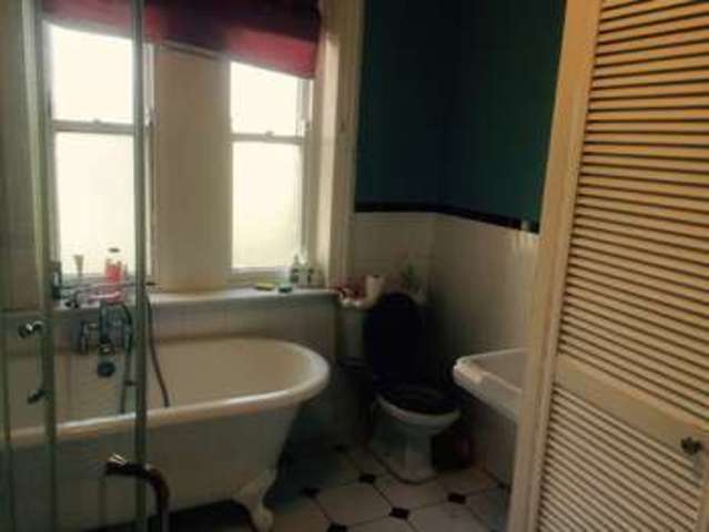  Image of 7 bedroom Detached house to rent in Park Drive Huddersfield HD1 at Park Drive  Huddersfield, HD1 4EG