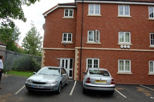  Image of 2 bedroom Flat to rent in Parkway South Doncaster DN2 at Parkway Court  Doncaster, DN2 4BF