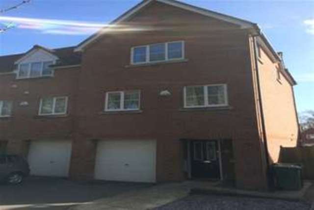  Image of 4 bedroom Property to rent in Pecche Place Chineham Basingstoke RG24 at Basingstoke, RG24 8AA