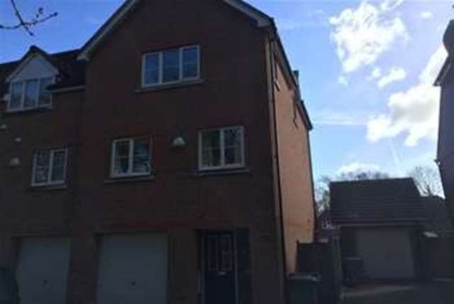  Image of 4 bedroom Property to rent in Pecche Place Chineham Basingstoke RG24 at Basingstoke, RG24 8AA