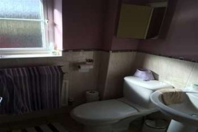  Image of 4 bedroom Property to rent in Pecche Place Chineham Basingstoke RG24 at Basingstoke, RG24 8AA